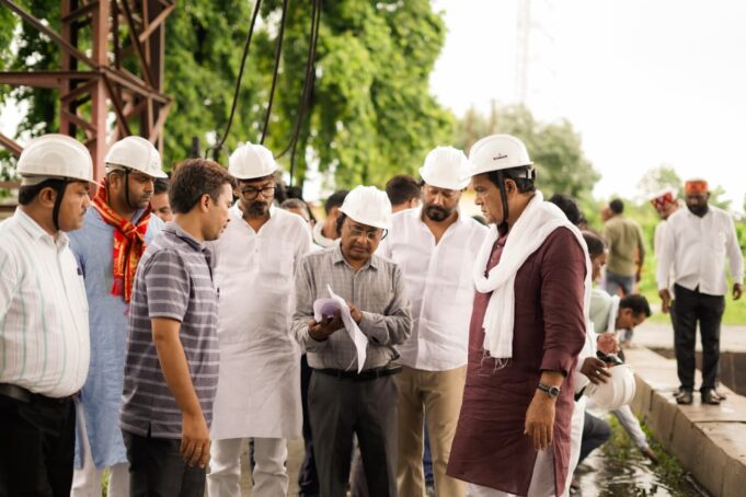 आगामी पेराई सत्र से पहले मंत्री श्री ए. के. शर्मा ने चीनी मिल की व्यवस्थाओं का लिया जायजा
