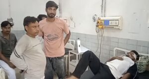 चार पहिया वाहन और टेंपो की टक्कर में भाई-बहन घायल