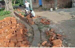 इंटरलॉकिंग कार्य में मानकों की अनदेखी का आरोप, उच्च अधिकारियों से शिकायत