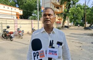 विवादित भूमि पर स्थगन आदेश के बाद भी असलहें के बल पर जुताई कराने का आरोप