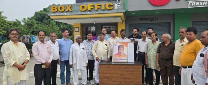 विश्वकर्मा समाज ने केंद्रीय मंत्री हंसराज विश्वकर्मा का मनाया जन्मदिन