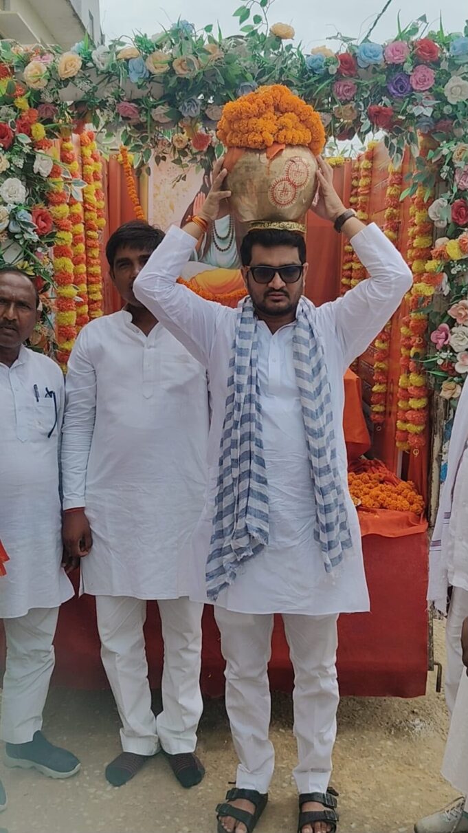 संत रविदास शोभा यात्रा पहुंची डुमरी मर्यादपुर, ब्लॉक प्रमुख प्रति. के नेतृत्व में स्वागत