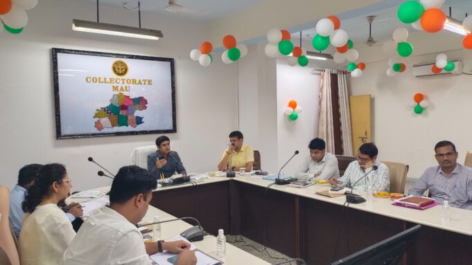 कर-करेत्तर राजस्व वसूली एवं सीएम डैशबोर्ड पर आधारित अन्य राजस्व कार्यो की समीक्षा बैठक डीएम की अध्यक्षता में संपन्न
