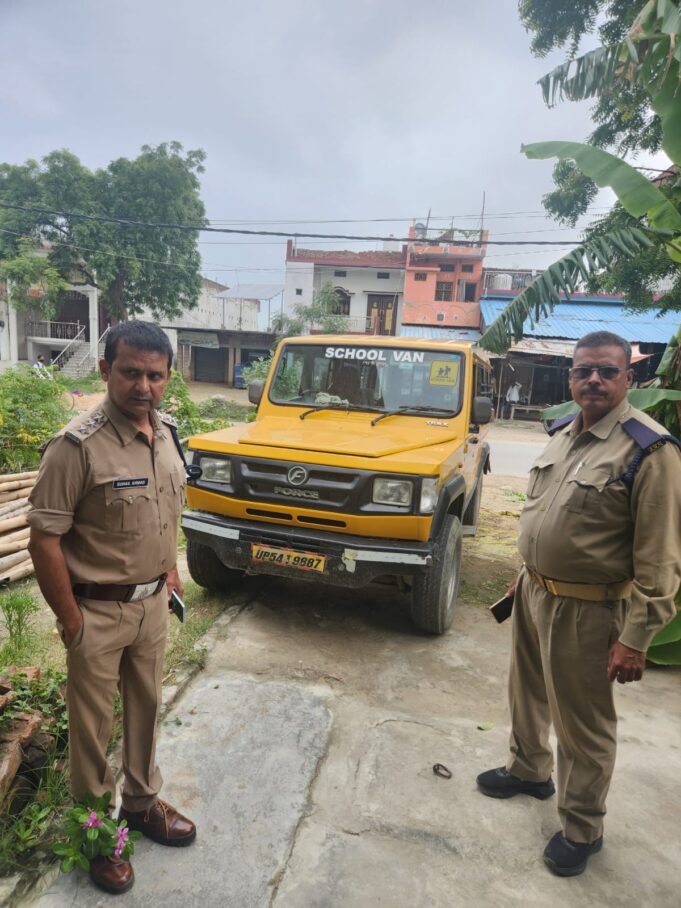 मिशन सेफ फ्यूचर के तहत स्कूली वाहनों की जांच