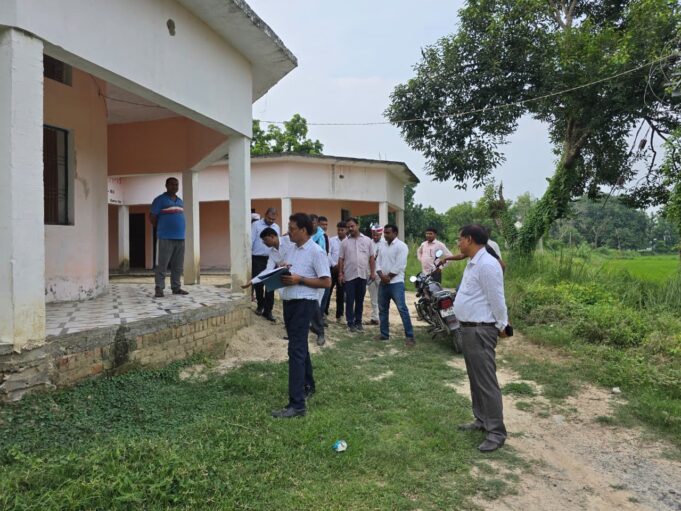 मुख्य विकास अधिकारी ने निर्माणाधीन सीएम मॉडल कम्पोजिट विद्यालय एवं डिजिटल लाइब्रेरी का किया निरीक्षण