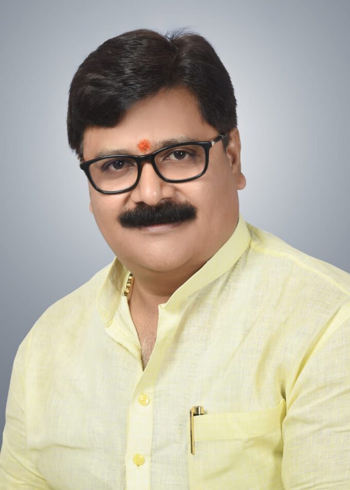 मधुबन की राजनीति में बड़ी हलचल, भाजपा नेता व पूर्व राज्यमंत्री उत्पल राय के सपा में जाने की अटकलें तेज, अगर मिला टिकट तो बदलेगा समीकरण
