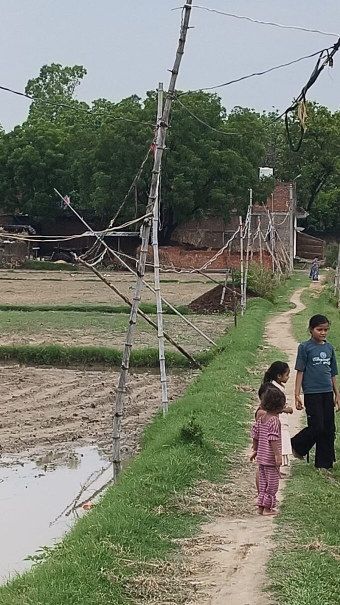 बांस के सहारें दौड़ विद्युत तार शिकात के बाद भी जबावदेह मौन