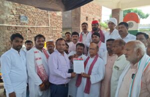 मधुबन की समस्याओं को लेकर सपा नेता ने आमरण अनशन का किया एलान, सौंपा ज्ञापन