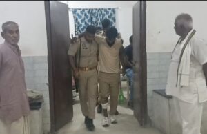 पुलिस मुठभेड़ में शातिर लुटेरा घायल, पैर में लगी गोली, मंदिर से निकल रही महिला से की थी चेन स्नेचिंग