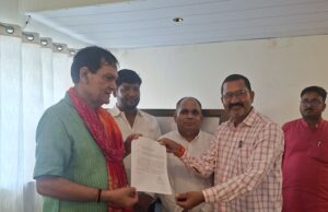 भठिया में ब्रह्म स्थान और पोखरें के सुंदरीकरण की उठी मांग, समाजसेवी पवन कुमार पांडेय ने नगर विकास मंत्री ए.के. शर्मा से की मुलाकात, मंत्री ने दिया आश्वासन