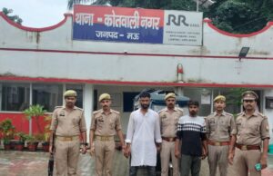 मऊ पुलिस का बड़ा खुलासा: दो शातिर ई-रिक्शा चोर गिरफ्तार, चोरी का ई-रिक्शा बरामद