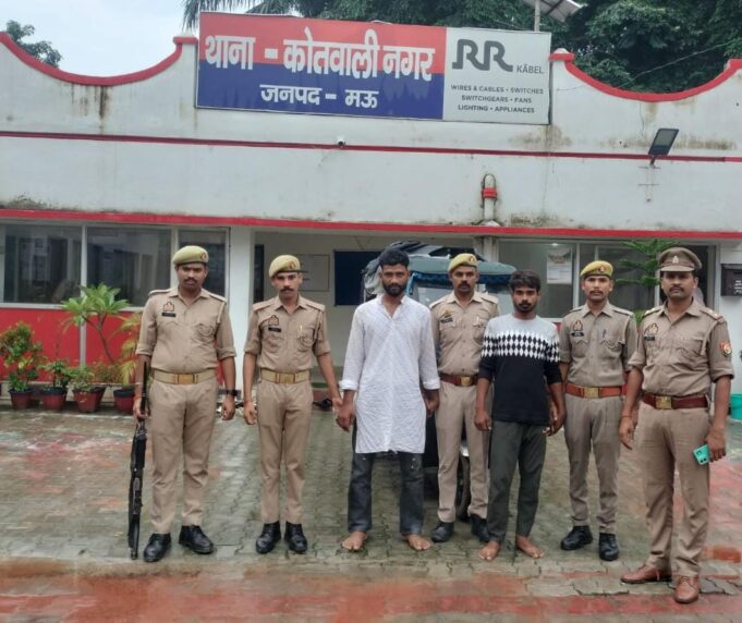 मऊ पुलिस का बड़ा खुलासा: दो शातिर ई-रिक्शा चोर गिरफ्तार, चोरी का ई-रिक्शा बरामद