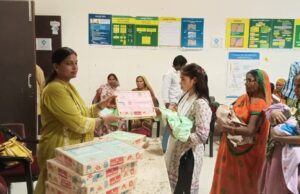 जिला महिला चिकित्सालय में मनाया गया कन्या जन्मोत्सव, 17 नवजात कन्याओं को वितरित किए गए वस्त्र