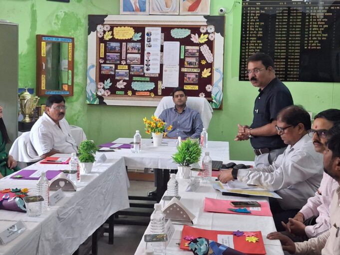 जिलाधिकारी की अध्यक्षता में पीएम श्री केंद्रीय विद्यालय की विद्यालय प्रबंध समिति की बैठक संपन्न