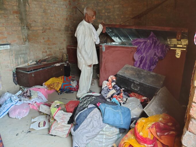 बंद मकान का ताले तोड़कर चोरों ने घर को खंगाला नकदी सहित जेवरात पर किया हाथ साफ