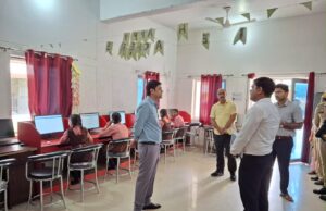 जिलाधिकारी ने कस्तूरबा गांधी आवासीय बालिका विद्यालय रानीपुर का किया आकस्मिक निरीक्षण