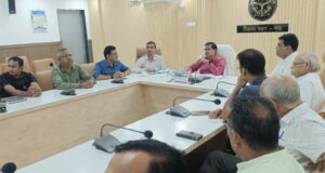 सेवा संकल्प अभियान के अंतर्गत आयोजित होने वाले कार्यक्रम को सकुशल संपन्न कराने हेतु बैठक मुख्य विकास अधिकारी की अध्यक्षता में संपन्न