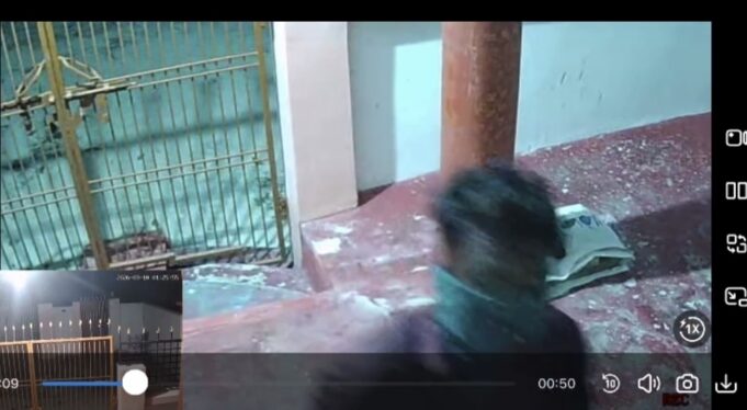 ताला बंद मकान को चोरों ने बनाया निशाना , सीसी टीवी में कैद