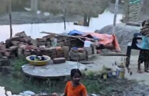 मधुबन में बाढ़ का प्रकोप विनाशकारी, धूस गांव में बाढ़ पीड़ित बदहाली को मजबूर, आप नेता सर्वेश मिश्रा ने किया दौरा