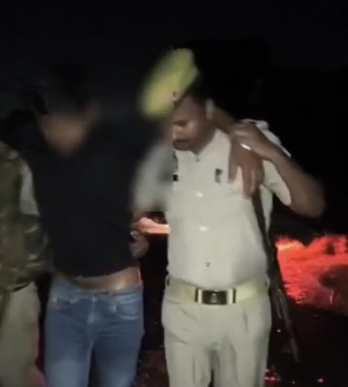 थाना हलधरपुर पुलिस को बड़ी सफलता, महिला से छिनैती करने वाला शातिर बदमाश पुलिस मुठभेड़ में घायल, गिरफ्तार